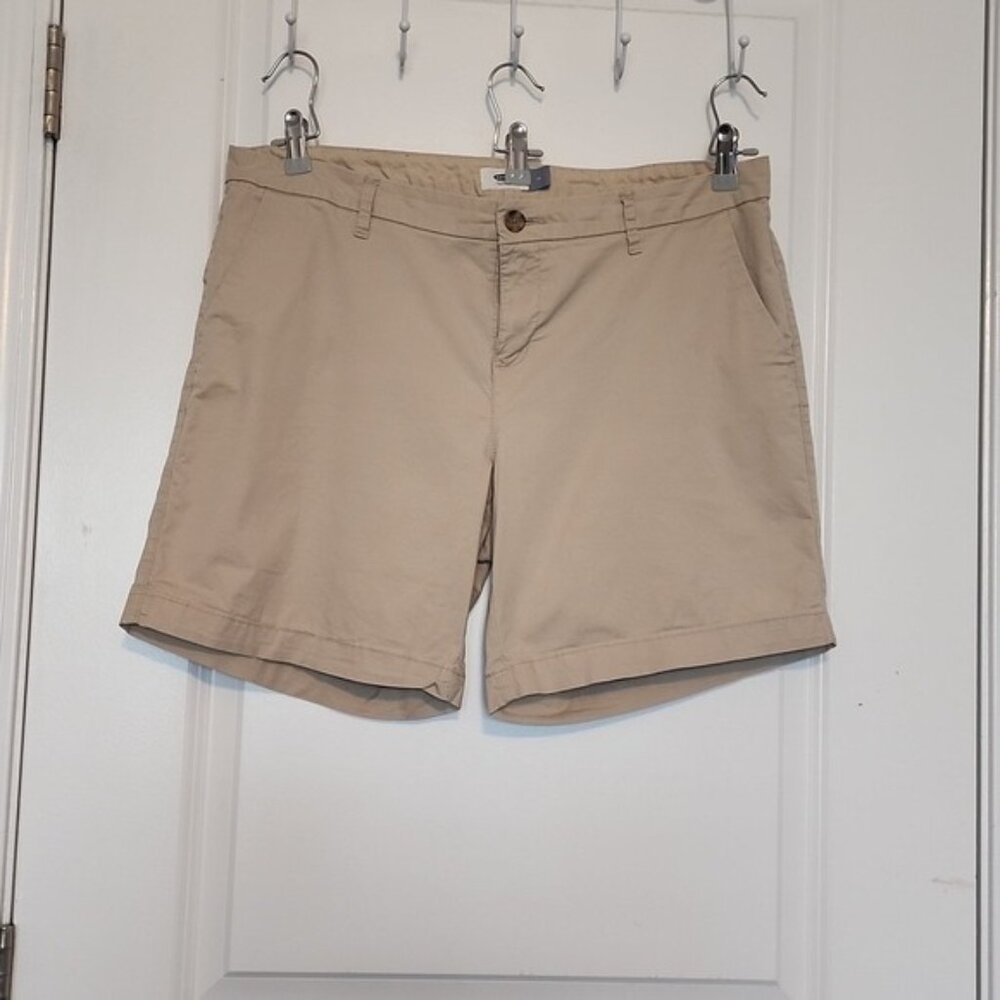 Old Navy khaki shorts size 14